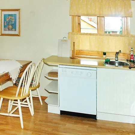 Three-bedroom Holiday In Slinde 2 * Slinda