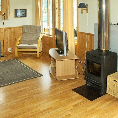Дом отдыха Three-bedroom Holiday In Slinde 2