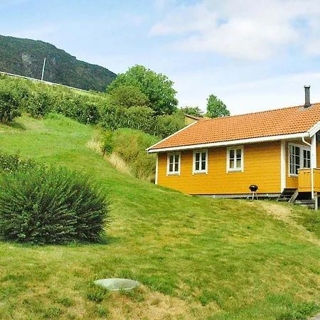 Three-bedroom Holiday In Slinde 2 * Slinda