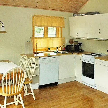 Three-bedroom Holiday In Slinde 2 *